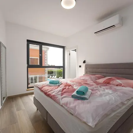 Holiday House M2 *