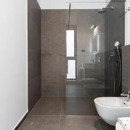 Holiday House M2 *