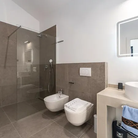 Holiday House M2
