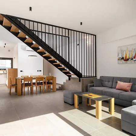 Holiday House M2