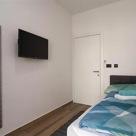 Holiday House M2 *