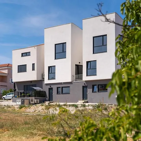 펜션 Holiday House M2 푼타나