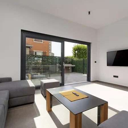 Holiday House M2
